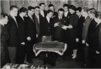 De kampioenen van 1957 werden voor hun prestaties gehuldigd op 6 februari 1958, Foto Kirsch.