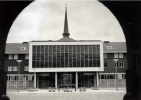 Kapel van het St. Josephziekenhuis gezien door de toegangspoort, 1966.