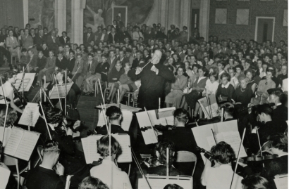 Het London Symphony School Orchestra treedt op in het Van Maerlant in 1954.