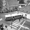 Bus ramt gevel van café het Kruispunt. Fotograaf Frans van Mierlo, Foto Visie | Beeldcollectie RHCe