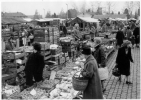 Marktdag op het Frederik van Eedenplein in 1971.Fotograaf: A. Hagen, gemeente Eindhoven | Beeldcollectie RHCe.