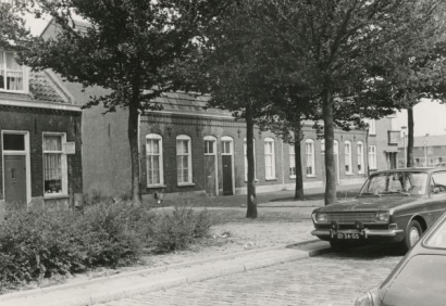 Bouwvallige woningen aan de Laagstraat, begin jaren zestig. Beeldcollectie RHCe