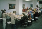 Kunstzinnige vorming van kinderen in het Van Abbemuseum in de jaren tachtig. Fotograaf: J. Bijvank | collectie RHCe