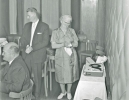 Tijdens het diner van mevrouw Tuimelaar, 1963. Fotograaf Frans van Mierlo, Foto Visie | Beeldcollectie RHCe
