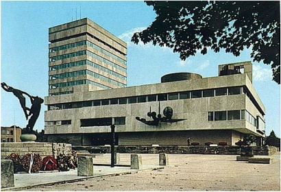 Het stadhuis, thuisbasis van de Eindhovense politiek, op een foto uit 1975.